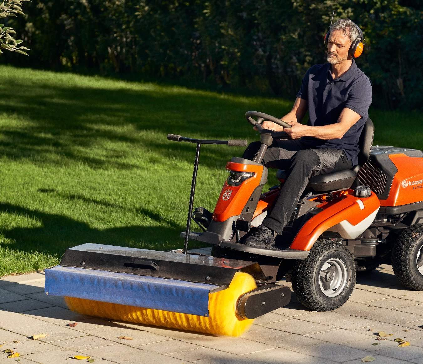 Husqvarna Profi-Frontmäher R 316TX – Modell 2025 (Grundgerät ohne Mähdeck)