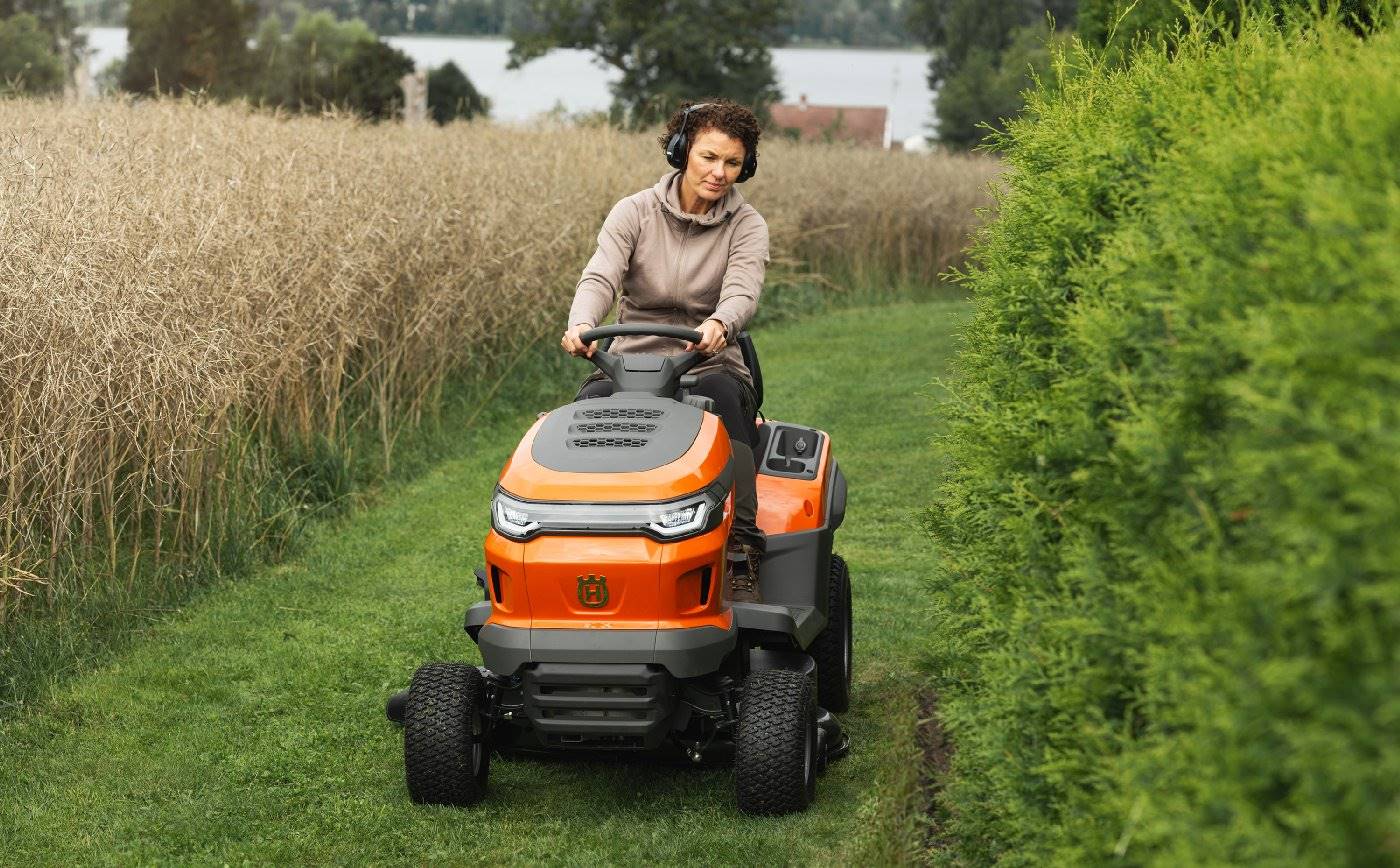 Husqvarna Rasentraktor TS 215T – Modell 2025
