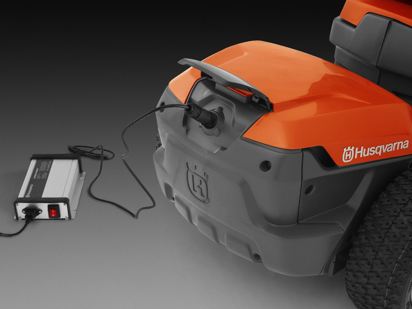 Husqvarna Akku-Frontmäher R 112iC inkl. Mähdeck Combi 85 – Modell 2025