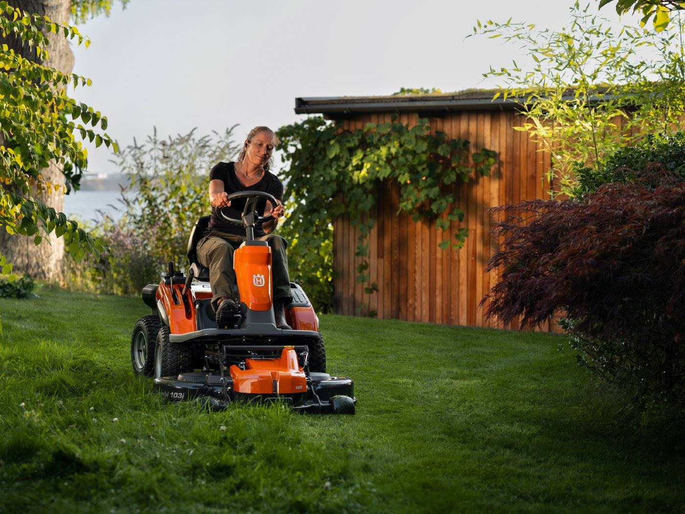 Husqvarna Akku-Frontmähner R 200iX AWD – Modell 2025 (Grundgerät)