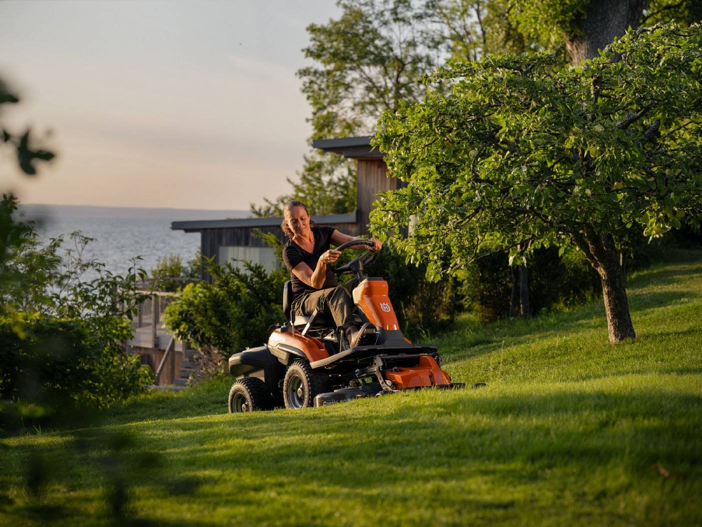 Husqvarna Akku-Frontmähner R 200iX AWD – Modell 2025 (Grundgerät)