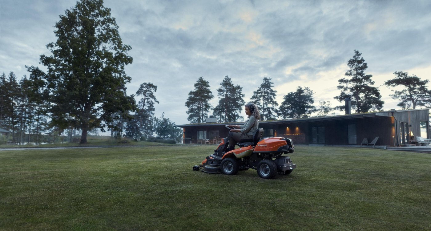 Husqvarna Profi-Frontmäher R 216T AWD – Grundgerät ohne Mähwerk – Modell 2025